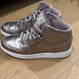 Jordan 1 Retro Metallic Zinc